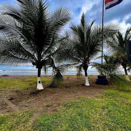 Cabinas Playa Bandera Bed & Breakfast Parrita Exterior photo