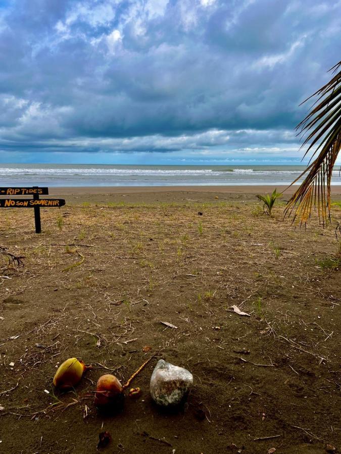 Cabinas Playa Bandera Bed & Breakfast Parrita Exterior photo